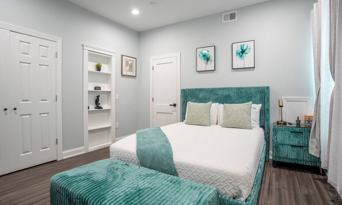 Garden Court Apartamento | Cozy 2BR Loft 2nd Floor Retreat / The Loft@Cedar Park Philadelphia