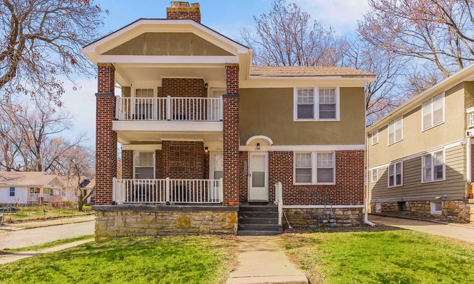 South Kansas City Casa | Cozy 2BR Near Hospitals, UMKC, Brookside, & Plaza