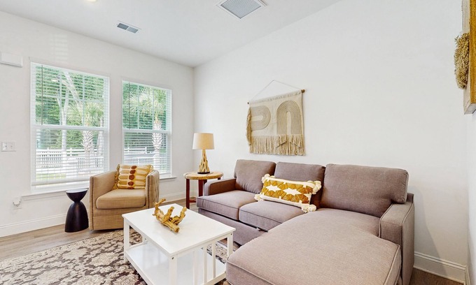 Goose Creek Casa | Cozy 2BR Pet Friendly Walkable Resort Cottage w/Pool Access