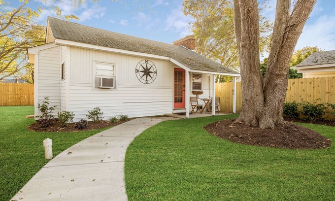 Buckroe Beach Casa | Furnished 2BR Cottage Walk to Buckroe Beach 30+ Day Stays Only