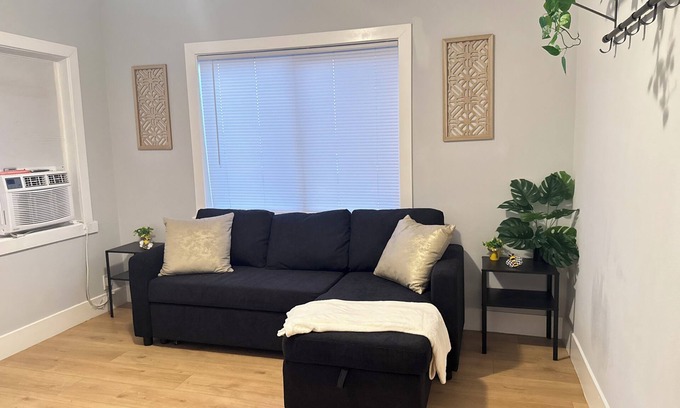 East Los Angeles Casa | Cozy 2BR retreat in Los Angeles near shops, dining, and local attractions