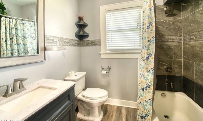 Brentwood Casa | Cozy 2BR Retreat-Sleeps 6-Beaches & Downtown