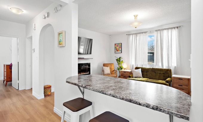 Saskatoon Downtown Casa | Cozy 2BR Suite Near U of S & River