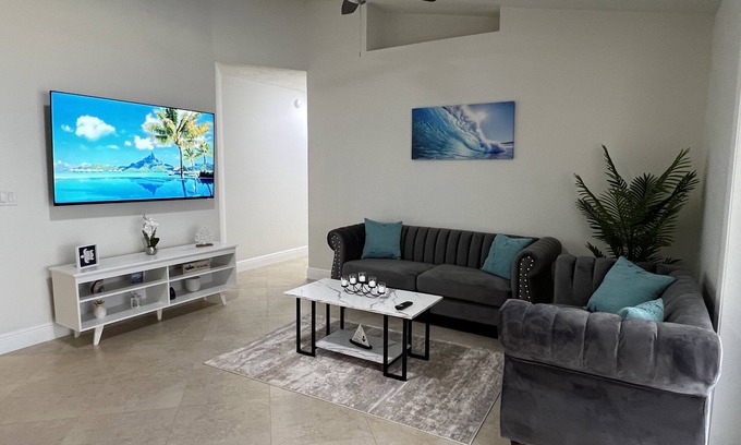 Indian Ridge Casa | COZY 3/2 Pet Friendly Home Near Disney