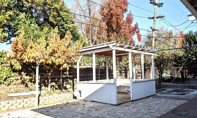 Fremont Casa | Cozy 3 bed-2 bath home with sunroom and access to parks and Class A retail 😊