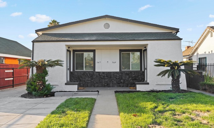 Lynwood Casa | Cozy 3 bed 2 bathroom duplex near SOFI