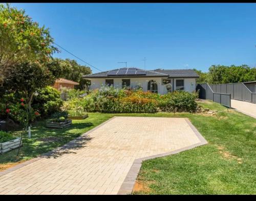 Halls Head Casa | Cozy 3-Bed House in Halls Head