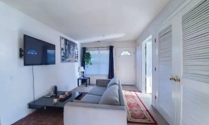 Iselin Apartamento | Cozy 3 bed 2 full bath first floor apartment washer dryer 10 minutes to station