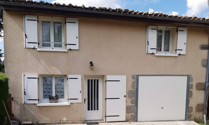 Saint-Jean-la-Vetre Cabaña | Casa rural acogedora con jardín y terraza, ideal para familias y mascotas en Saint-Jean-la-Vêtre