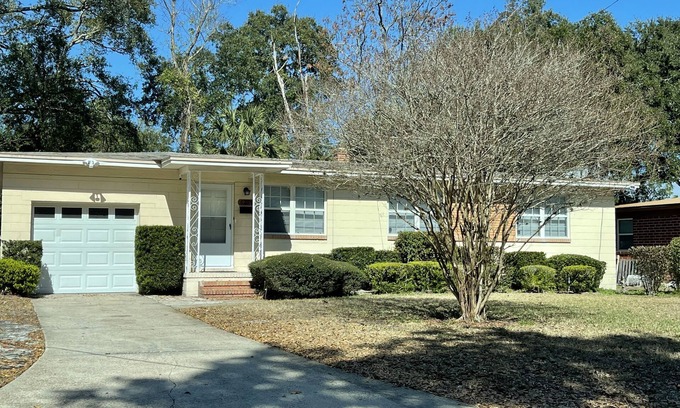 Jacksonville Casa | Cozy 3 bedroom 2 bath close to JU, the Beaches and TIAA Bank Field