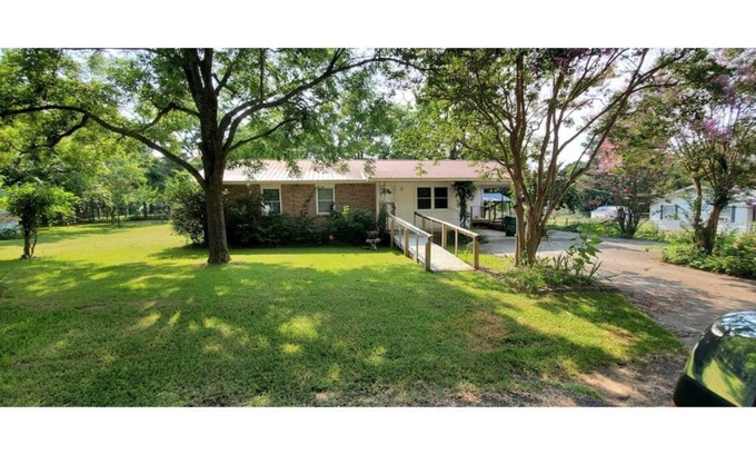 Antlers Casa | Cozy 3 bedroom 2 bath residential home with patio