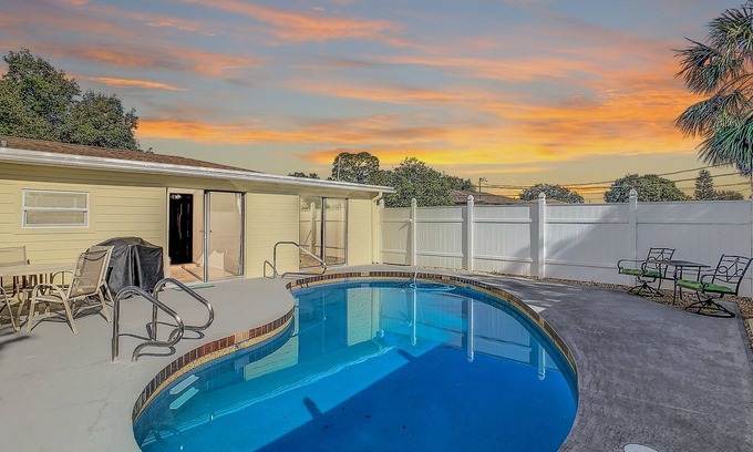 Port Charlotte Casa | Cozy 3-Bedroom 2 bath for 8 with pool near Boca Grande