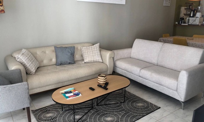 Yof Apartamento | Cozy 3-bedroom apartment in enjoyable Dakar with WiFi, AC and close to ocean.