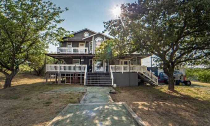 Breckenridge Cabina | Cozy 3-bedroom beach front cabin quiet, cozy, getaway.