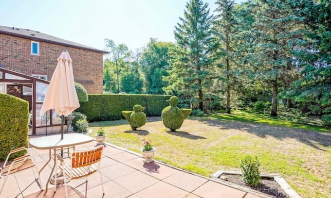 Highland Creek Casa | Cozy 3 Bedroom Bungalow | Prime Location