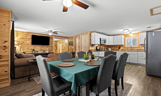 St. Helen Cabina | Cozy 3-bedroom cabin in wonderful St. Helen with Hot tub, WiFi