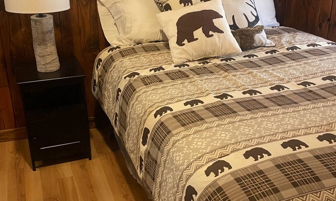 Moose Pass Cabina | Cozy 3-bedroom cabin in welcoming Moose Pass, Alaska.