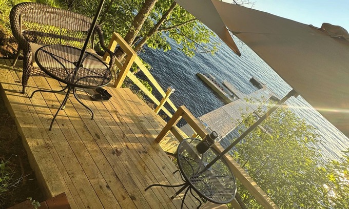 White Mills Cabina | Cozy 3-bedroom cabin with free BOAT SLIP