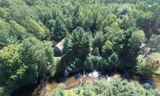 Free Soil Cabaña | Cozy 3-bedroom cottage on the river in peaceful Free Soil!