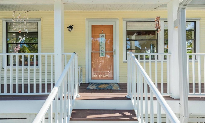 Sanibel Cabaña | Cozy 3-bedroom cottage in beautiful Sanibel with AC, WiFi, and private deck