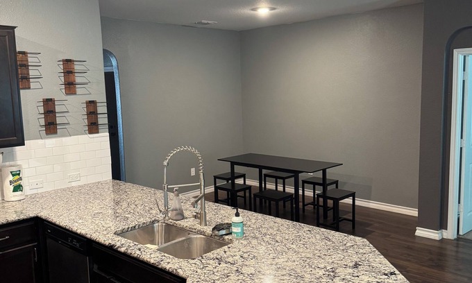 Southside Casa | Cozy 3-bedroom family house in San Antonio next to Lackland AFB