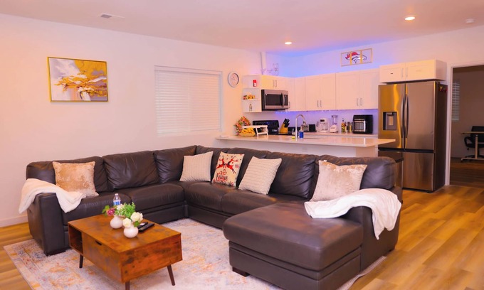 Aurora Casa | Cozy 3-Bedroom Home, 3 Min to Aurora’s Gaylord, 10 Min to Denver Airport!