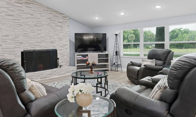 Longwood Casa | Cozy 3 Bedroom Home, Great location!!!!!