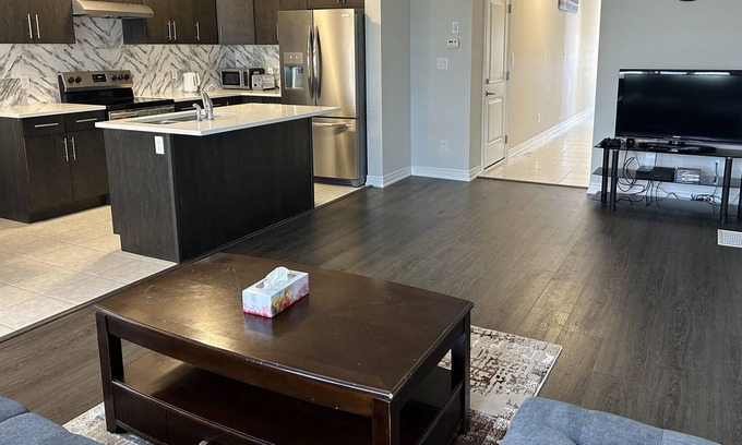 Welland Casa | Cozy 3 Bedroom Home -Near Falls!