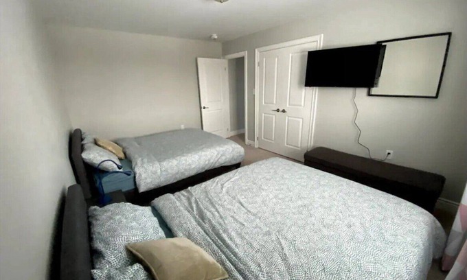 Barrie Casa | Cozy 3 bedroom home perfect for small gatherings