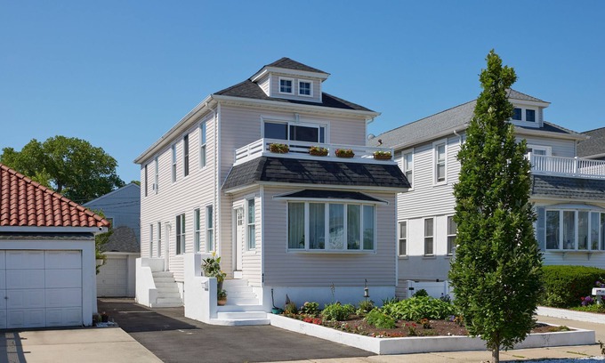 Long Beach Casa | Cozy 3 bedroom home by the beach with designated work space
