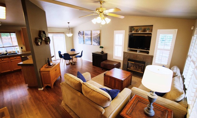 Mountain View Casa | Cozy 3-bedroom home w/fireplace and outdoor patio