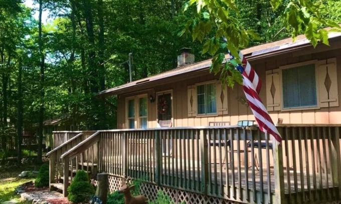 Gouldsboro Casa | Cozy 3 Bedroom home waiting for memories to be made at Big Bass Lake!!