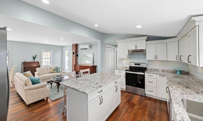 Milton Casa | Cozy 3-bedroom house in Historic Milton - Walk to Milton Theatre and Restaurants