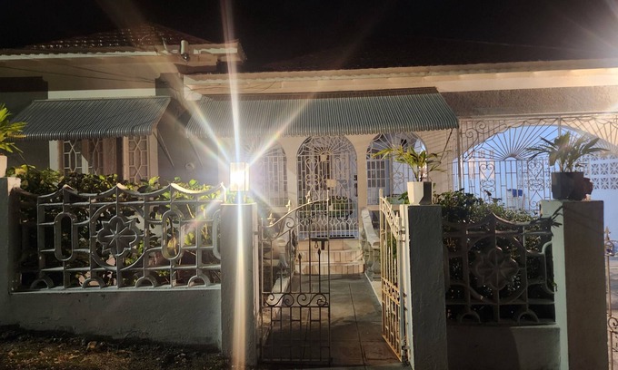 Port Antonio Casa | Cozy 3-bedroom house with AC and WiFi in Fairy Hill