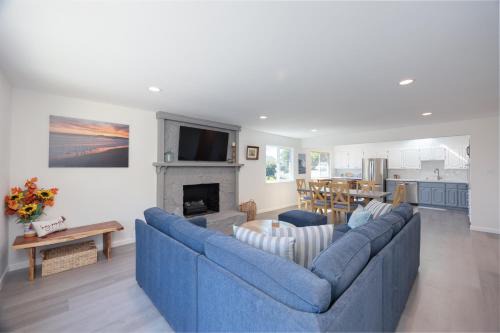 El Granada Casa | Cozy 3-bedroom house, ocean view, walk to beach!