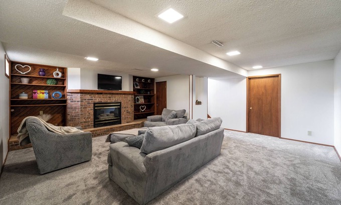 Des Moines Casa | Cozy 3-bedroom house in delightful Des Moines near lake