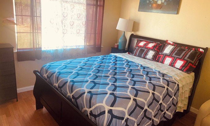 Southeastern Sacramento Casa | Cozy 3-bedroom house in charming Sacramento with WiFi, AC