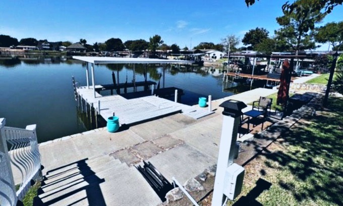 Granbury Casa | Cozy 3 Bedroom Lake House with boat dock/patio on deep water.
