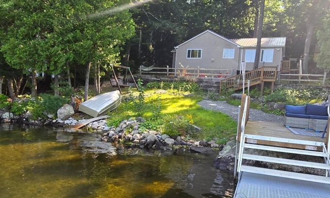 Belgrade Cabina | Cozy 3-bedroom Lakefront camp on Great Pond in Belgrade Maine w/ WiFi, AC
