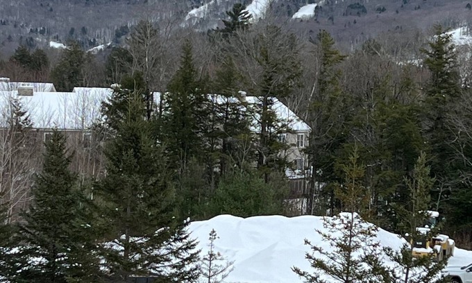 Lincoln Chalet De Esquí | Cozy 3-bedroom new construction condo in Lincoln minutes from Loon Mountain.