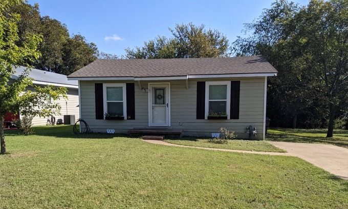 North Waco Casa | Cozy 3 bedroom Rustic **MINUTES FROM MAGNOLIA!!**