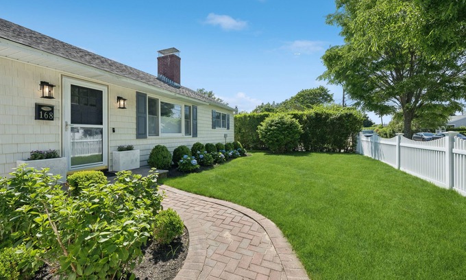 Southampton Casa | Cozy 3 Bedroom Southampton Village Oasis