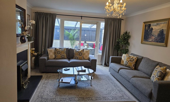 Ongar Casa | Cozy 3-bedroom terrace house, in a safe and peaceful neighborhood for families.