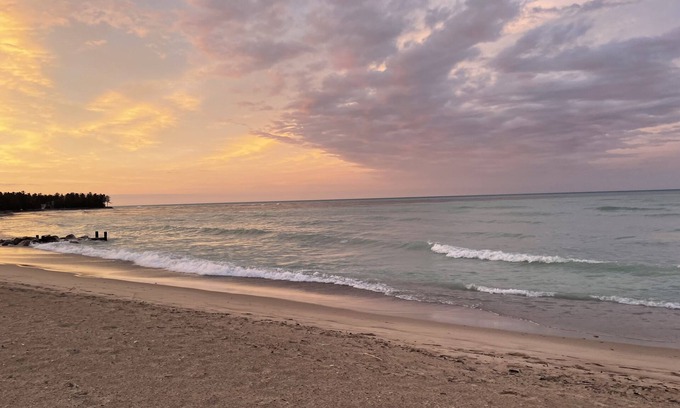 Rogers City Casa | Cozy 3-bedroom vacation home just steps to Lake Huron