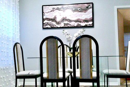 Olathe Casa | Cozy 3 Bedrooms and 2 baths in Olathe sleeps 8.