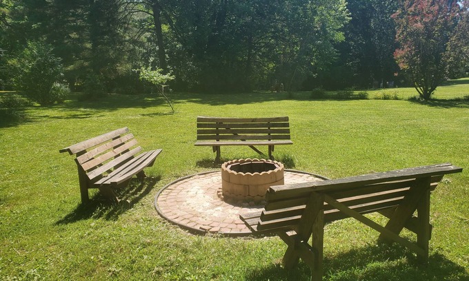 Helmsburg Cabaña | Cozy 3 BR 2 Bath Cottage with car and boat parking