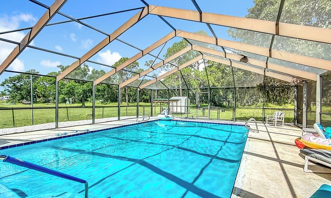 Florida South Atlantic Coast Casa | Cozy 3 BR home in charming Frostproof with caged saltwater pool. Boat ramp.