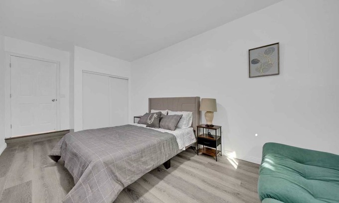 Alhambra Casa | Cozy 3B1B Downtown Retreat with Free Parking B