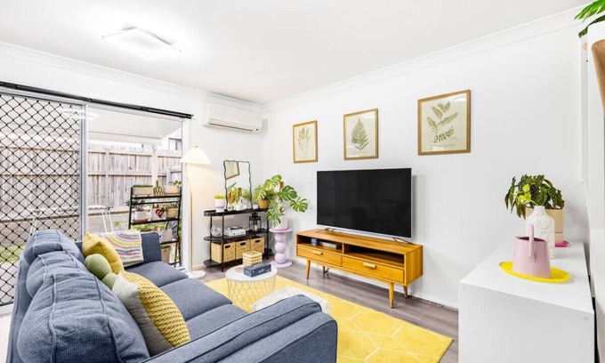 Underwood Casa | Cozy 3B2B Townhouse w/Parking/Backyard/Malls/Parks