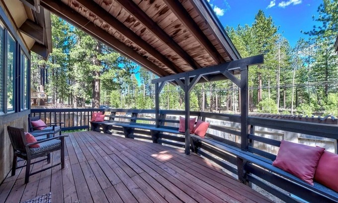 Bijou Park Cabina | Cozy 3BD/2BA cabin, Sleeps 6-10, All year-round accessible road